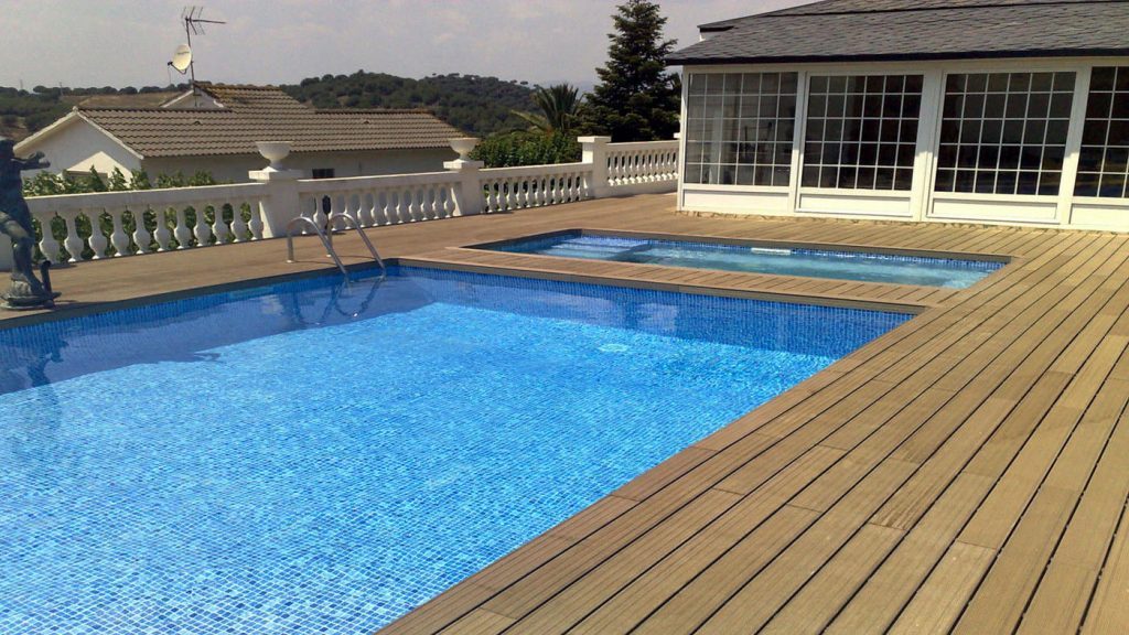 Zwembad afgewerkt met perzisch blauwe folie RENOLIT ALKORPLAN 3000