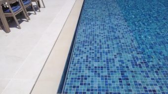 dm-zwembaden-afwerking-inbouw-t-and-a-inbouw-in-trap-voorbeeld-2