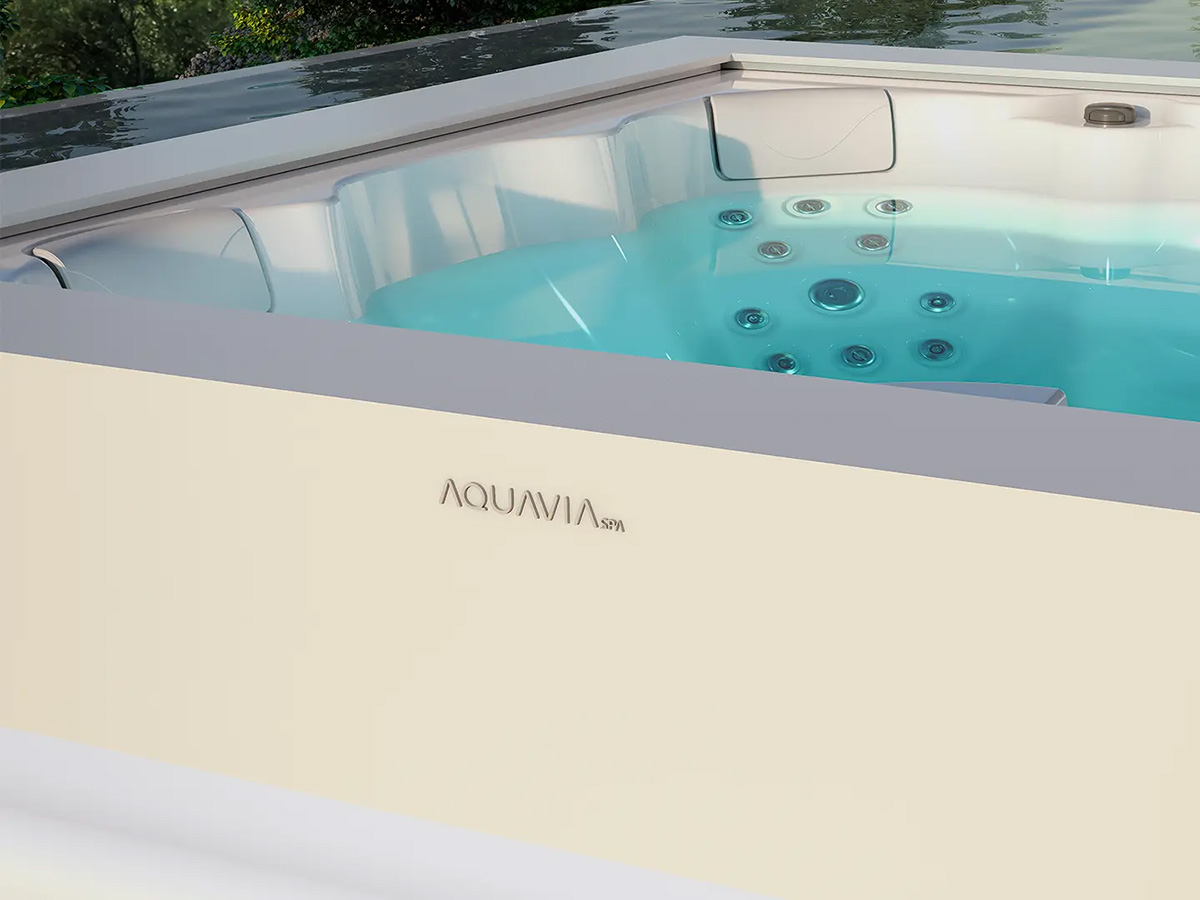 AquaVia spa met strak design in moderne tuin