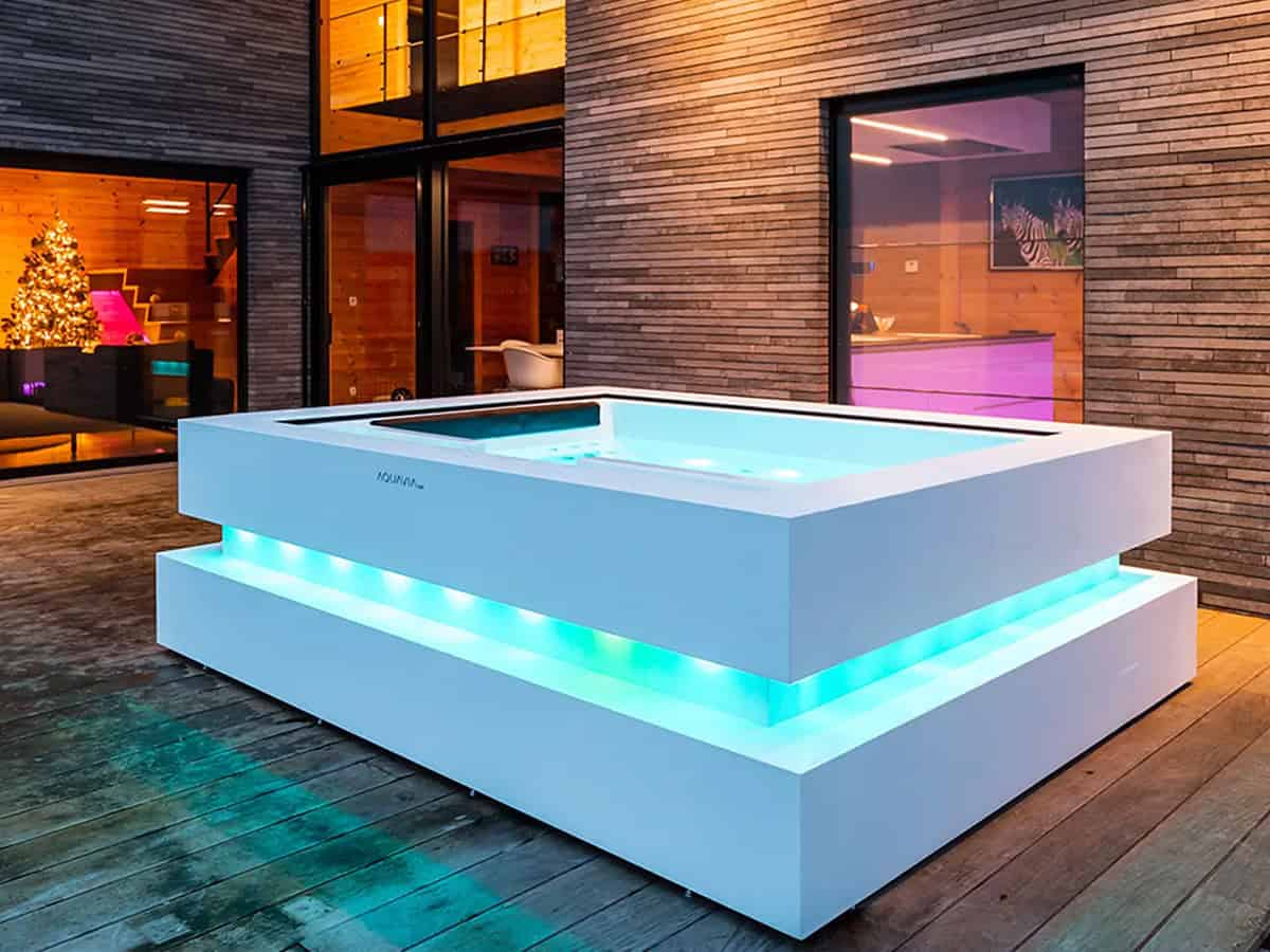 Moderne spa met sfeervolle verlichting